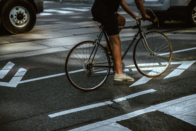 6 λόγοι για τους οποίους η μετακίνηση με ηλεκτρονικά ποδήλατα αντί για αυτοκίνητα θα σας ωφελήσει